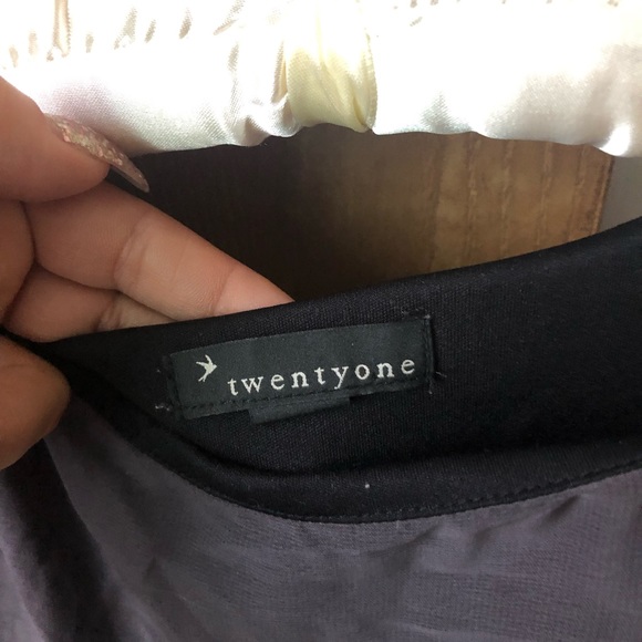 Tops - Picture 4 of 8